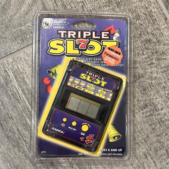 NEW Vintage Radica Triple 7 Slot Electronic Handheld Game 1998 - Picture 1 of 2